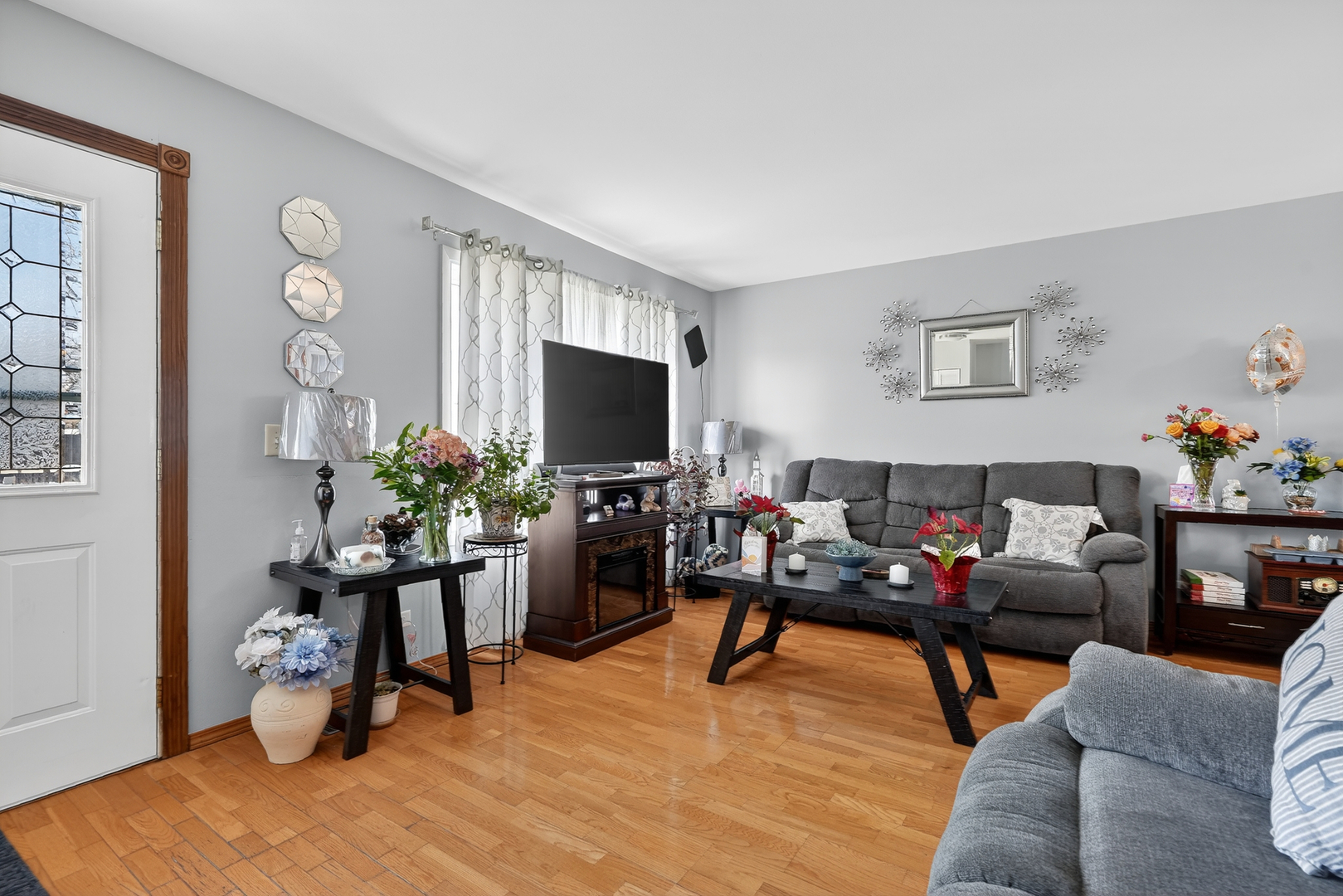 3945 County Farm Road, Hanover Park, IL 60133