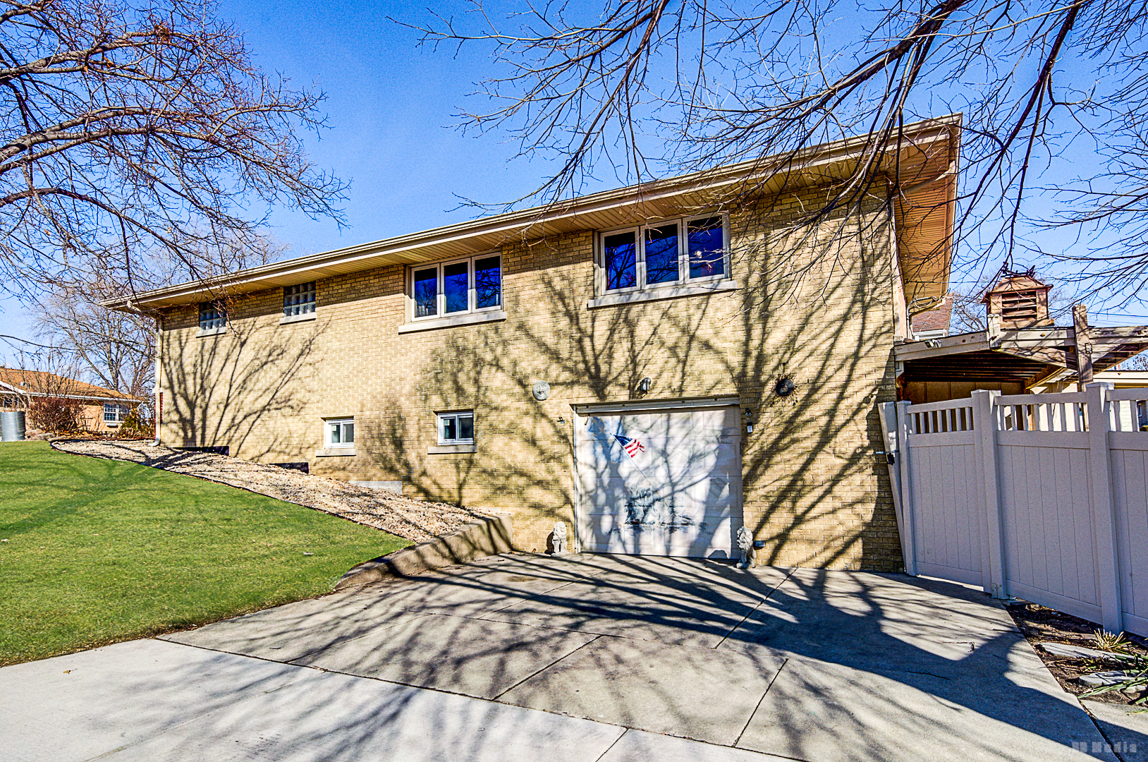 5767 W 97th Street, Oak Lawn, IL 60453