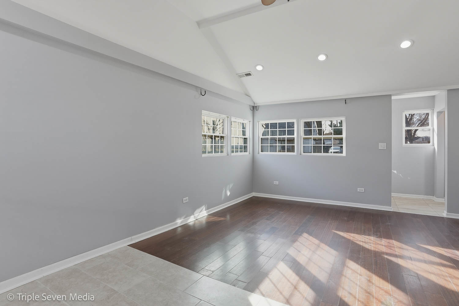 7006 W 73rd Street, Chicago, IL 60638