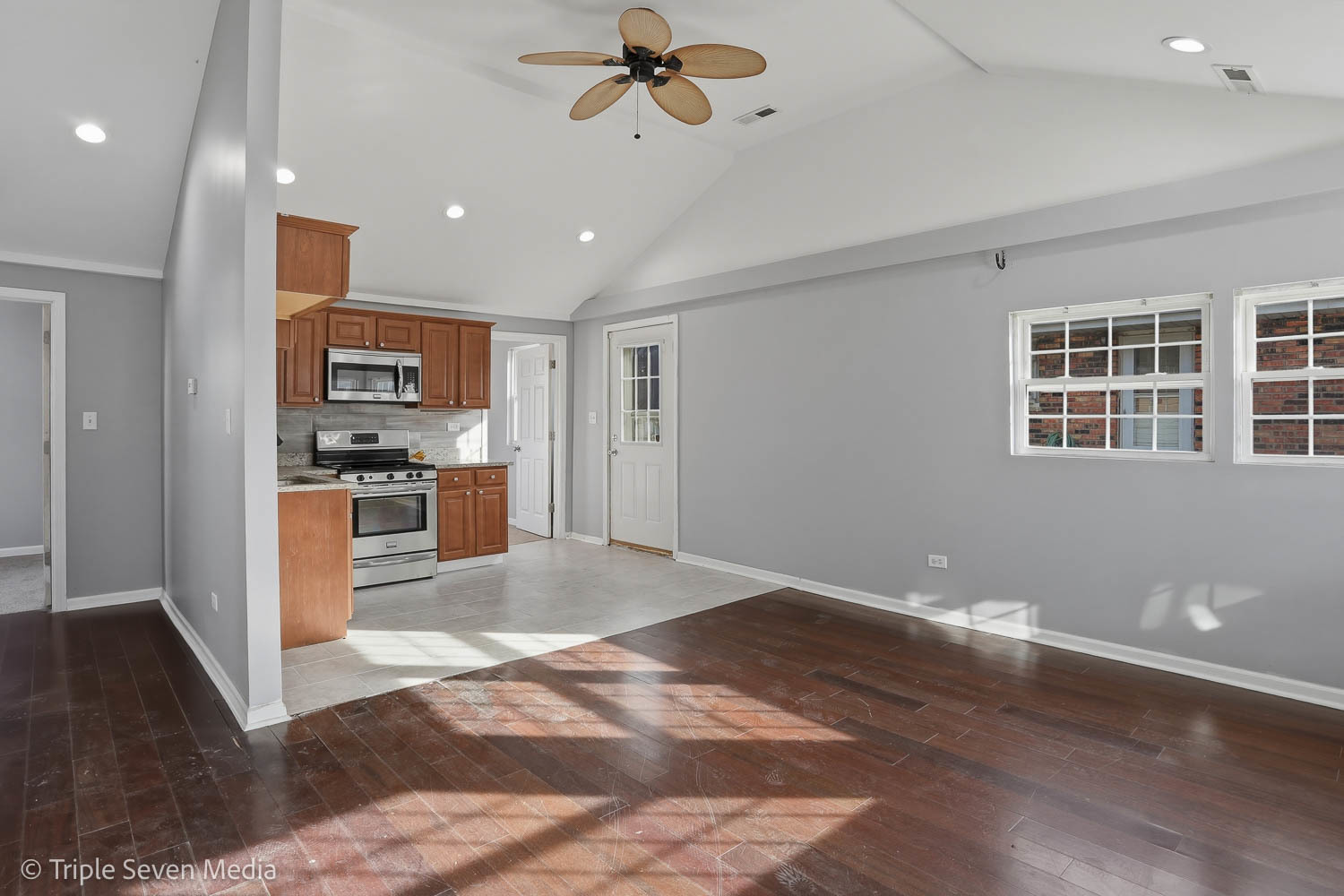 7006 W 73rd Street, Chicago, IL 60638