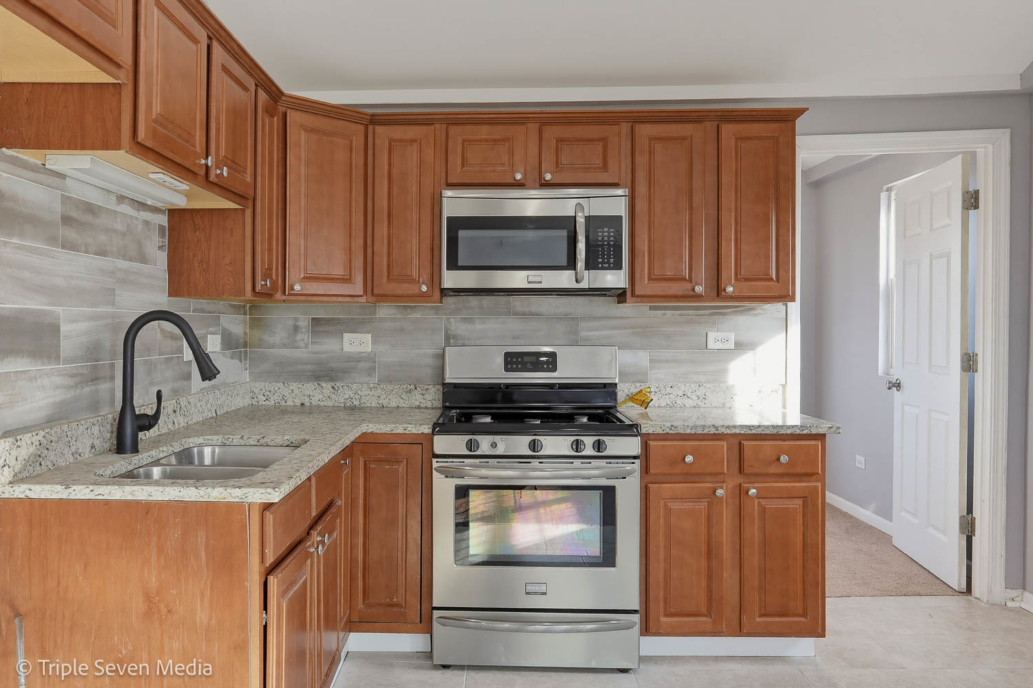 7006 W 73rd Street, Chicago, IL 60638