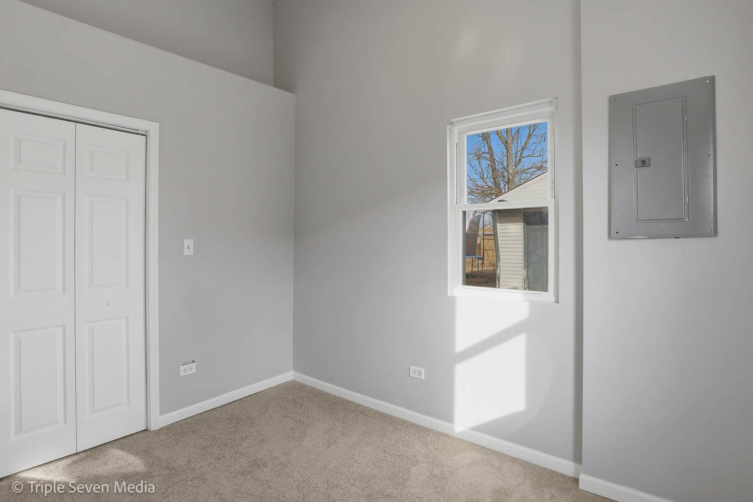 7006 W 73rd Street, Chicago, IL 60638