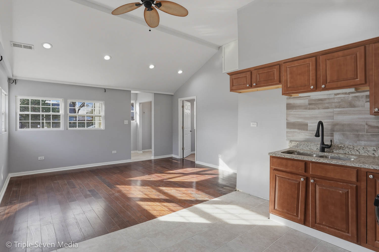 7006 W 73rd Street, Chicago, IL 60638