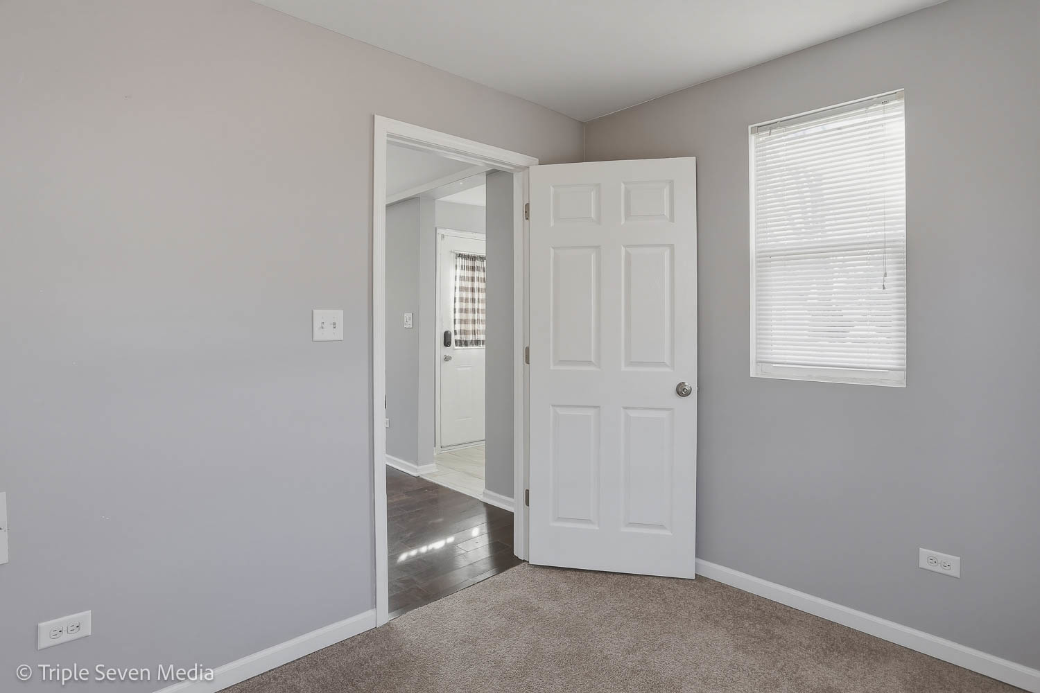 7006 W 73rd Street, Chicago, IL 60638