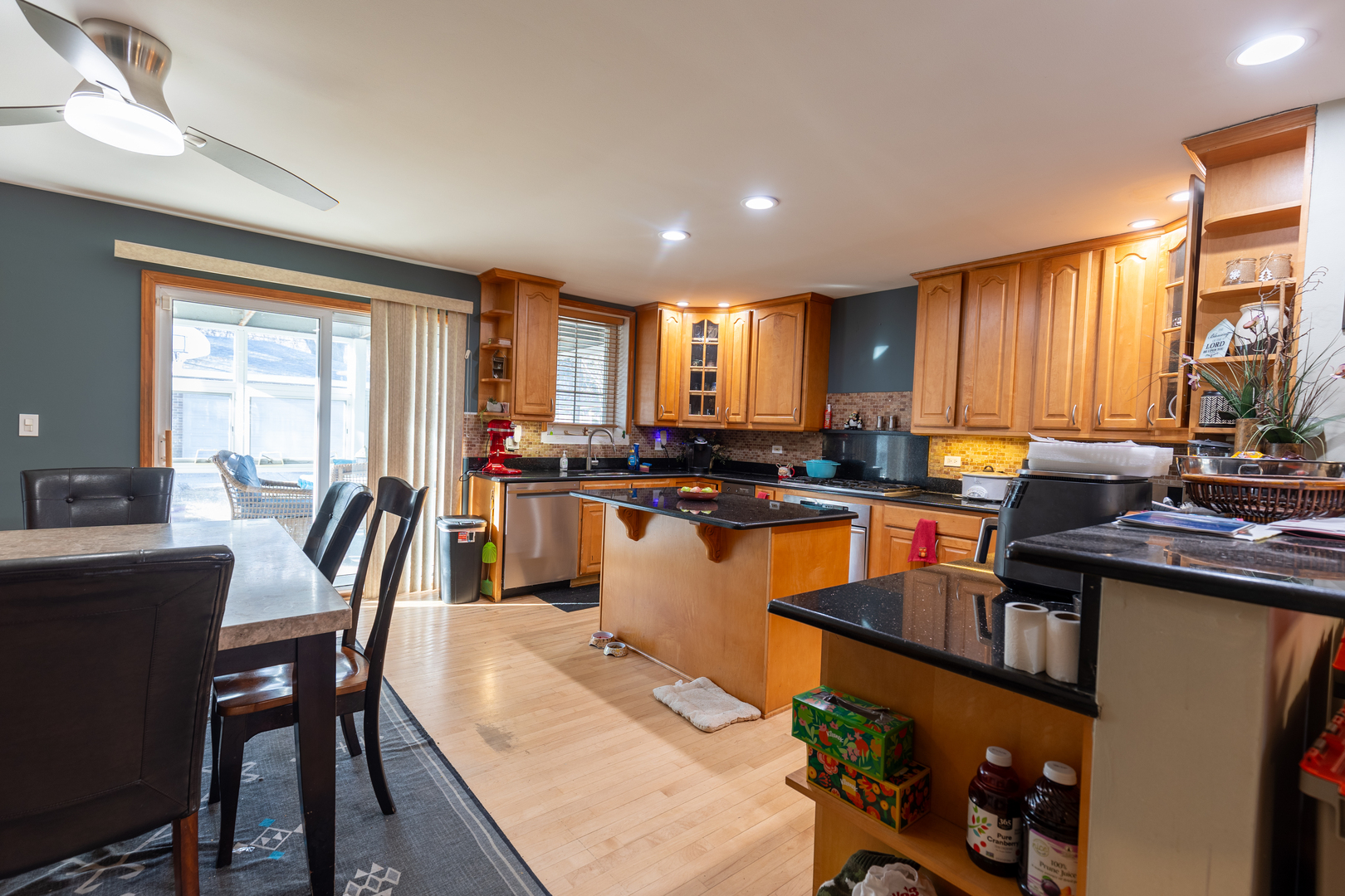 4716 N Kilbourn Avenue, Chicago, IL 60630