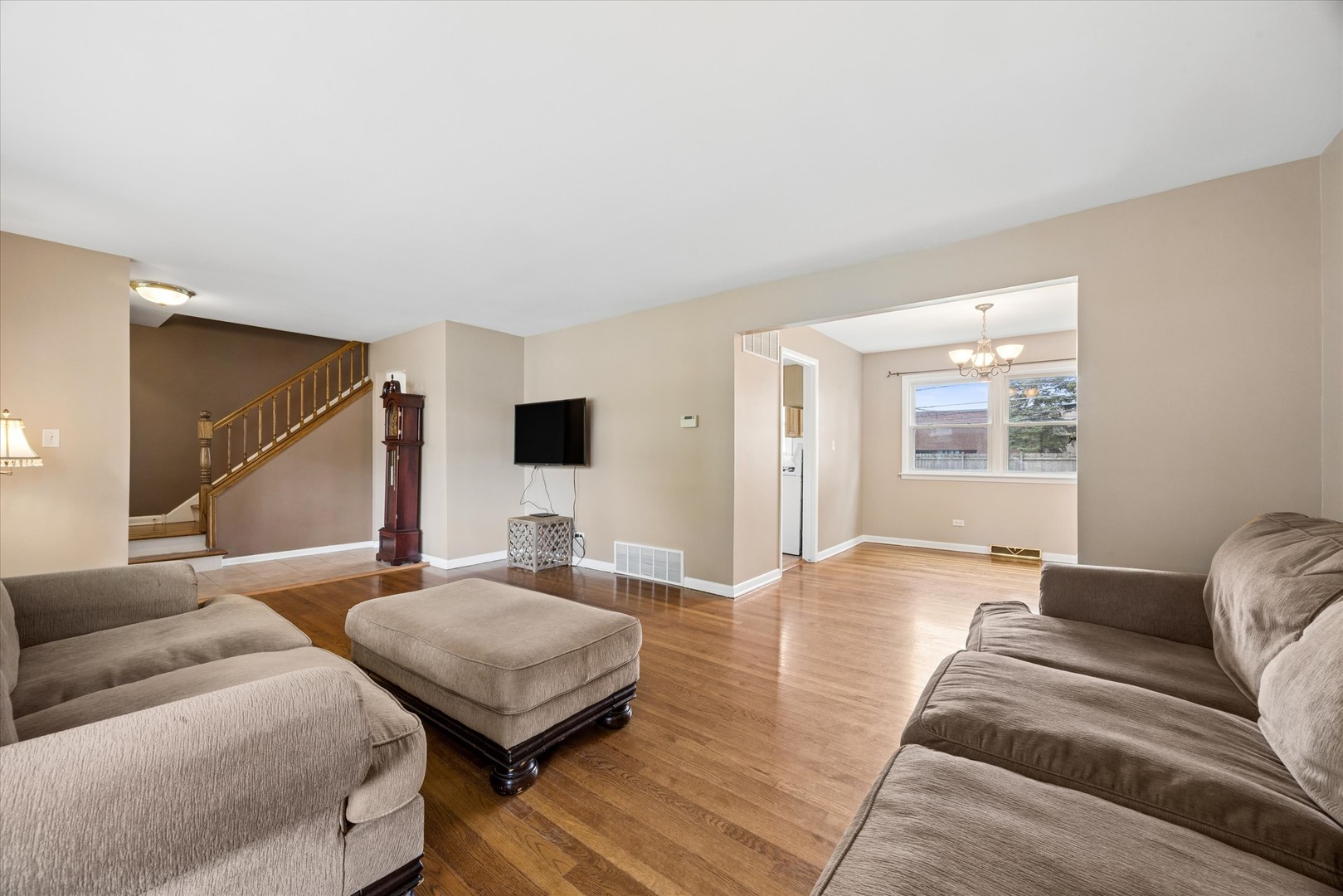 919 E Ironwood Drive, Mount Prospect, IL 60056