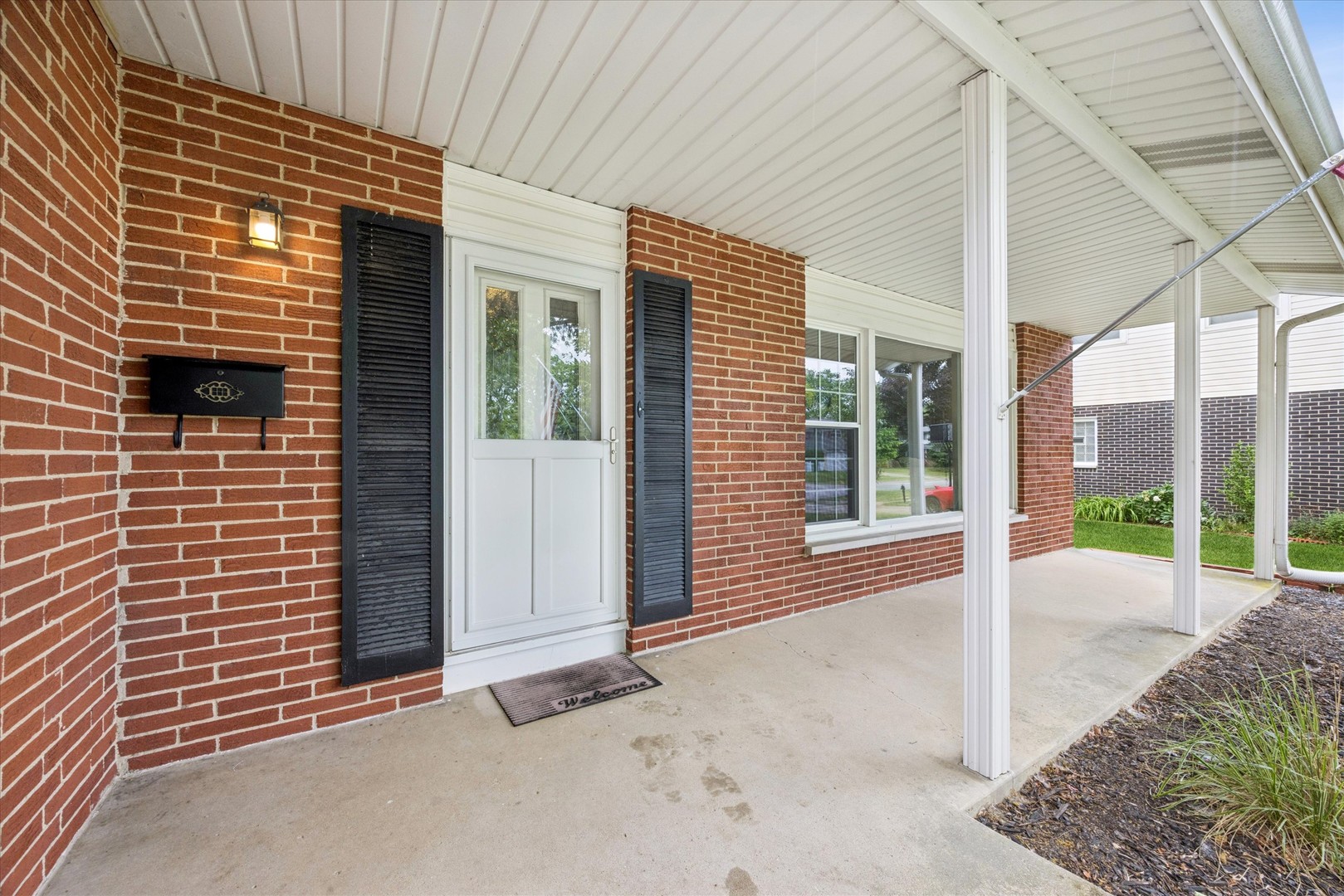 919 E Ironwood Drive, Mount Prospect, IL 60056