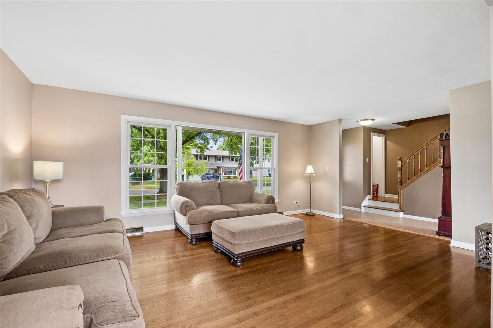 919 E Ironwood Drive, Mount Prospect, IL 60056