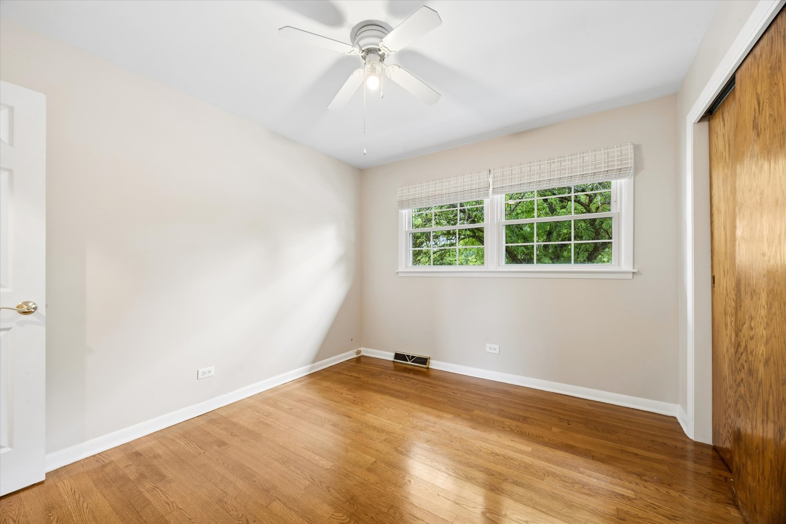 919 E Ironwood Drive, Mount Prospect, IL 60056