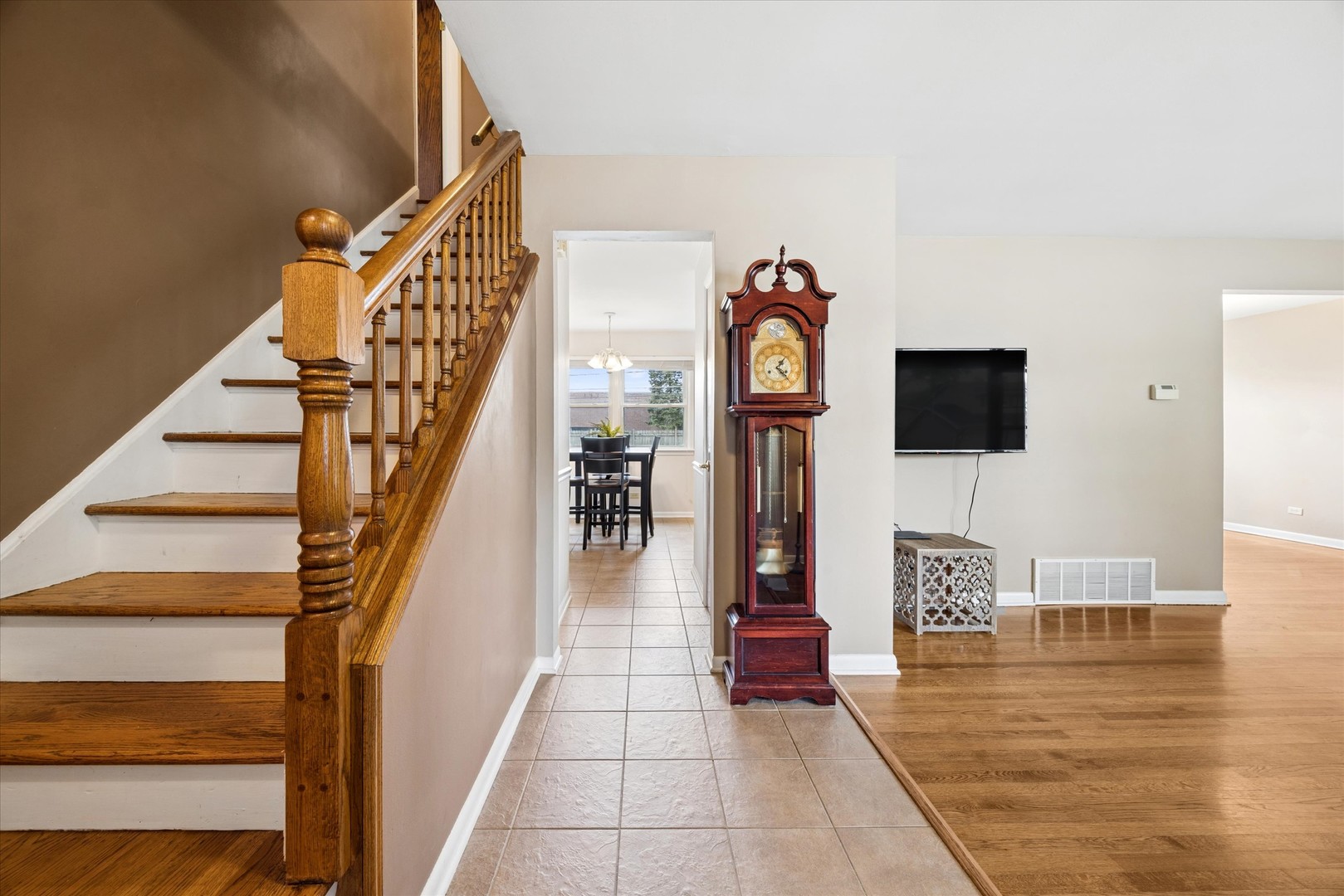 919 E Ironwood Drive, Mount Prospect, IL 60056