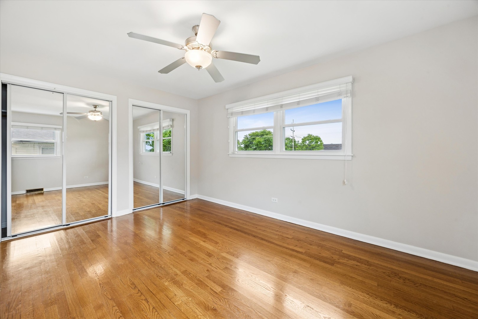 919 E Ironwood Drive, Mount Prospect, IL 60056