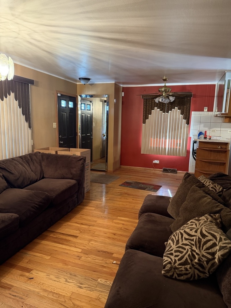 4452 S Lawler Avenue, Chicago, IL 60638