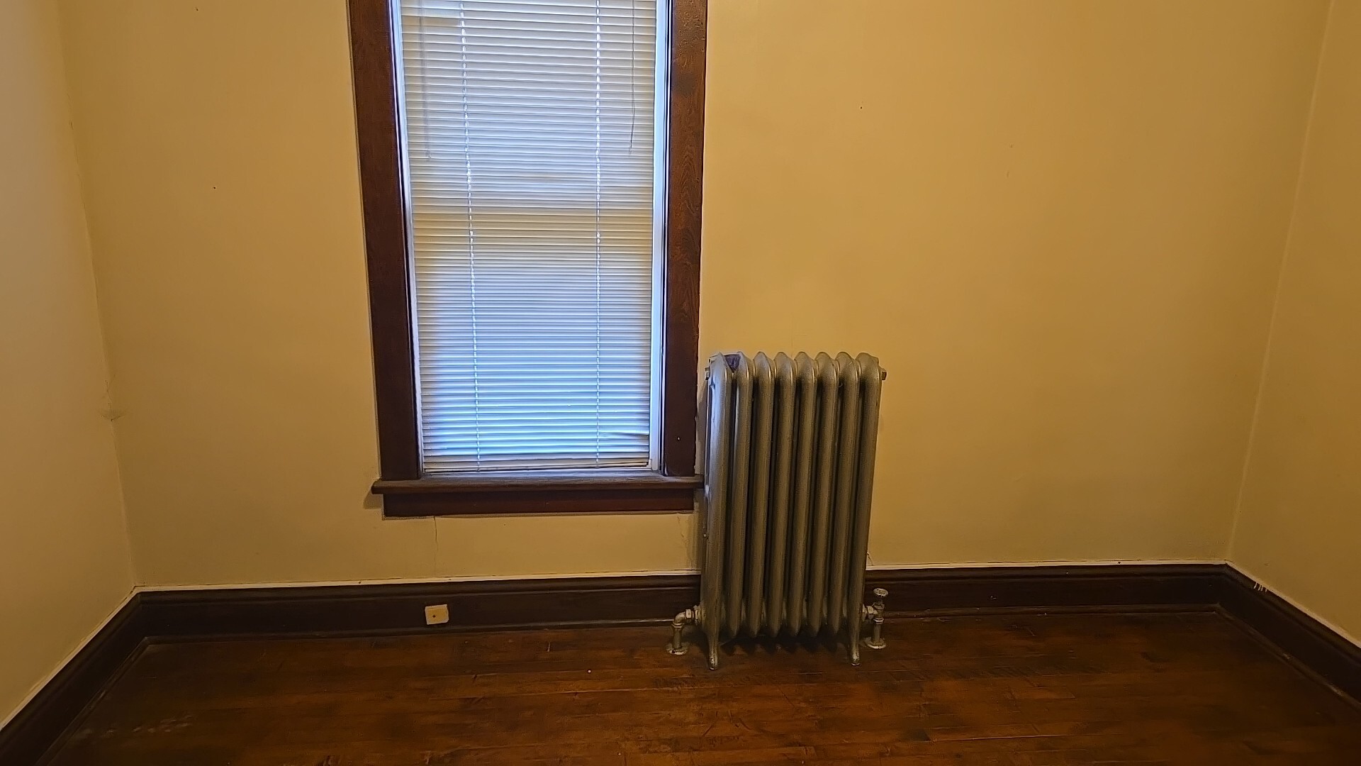 7 N State Street, Glenwood, IL 60425