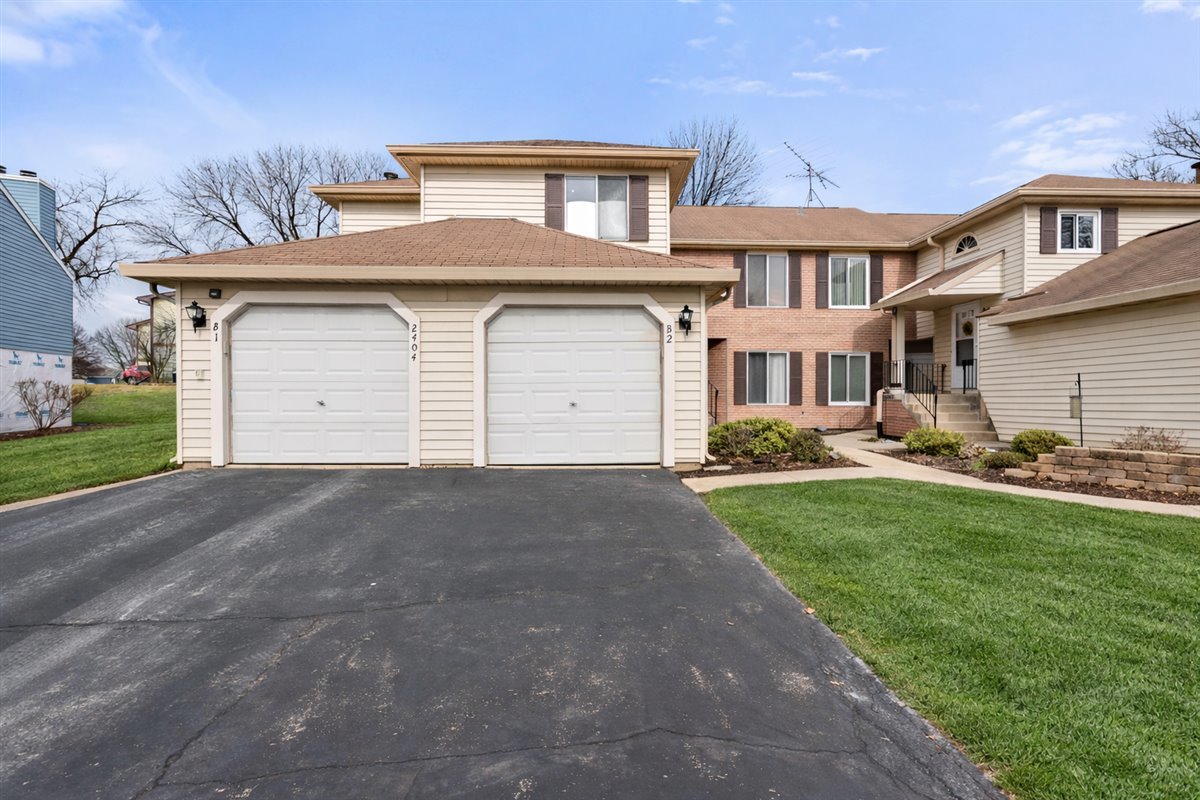 2404 Danbury Drive #B1, Woodridge, IL 60517