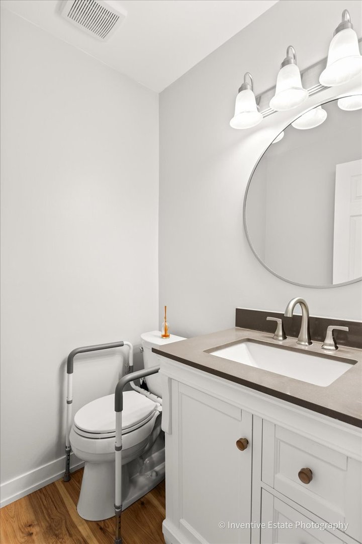 2404 Danbury Drive #B1, Woodridge, IL 60517