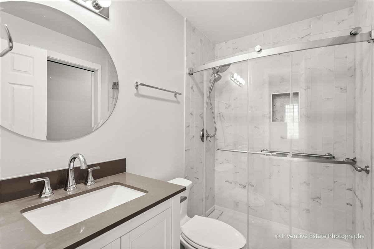 2404 Danbury Drive #B1, Woodridge, IL 60517