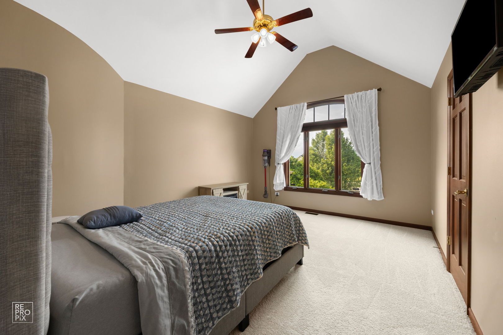 St. Charles, IL 60175