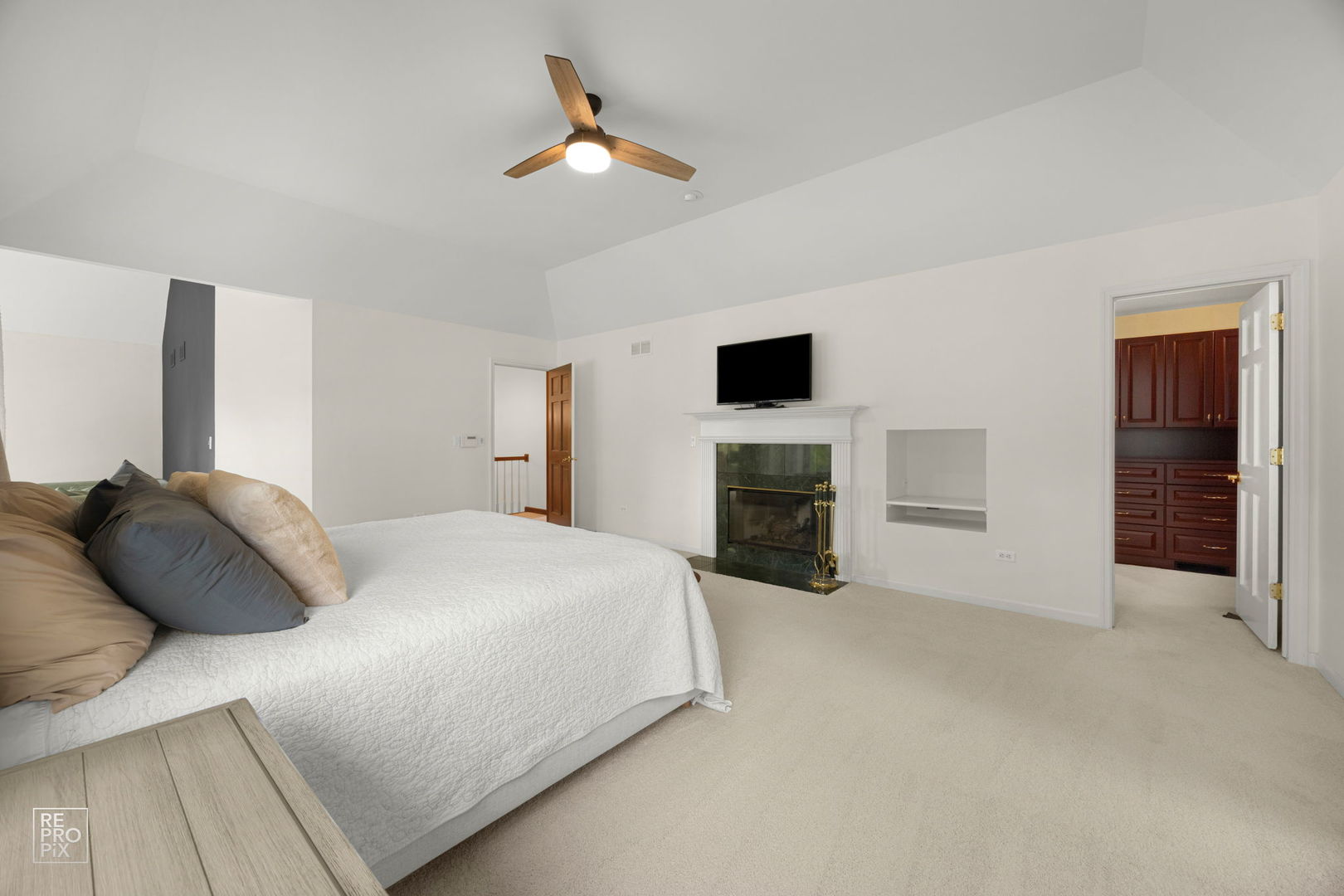 St. Charles, IL 60175