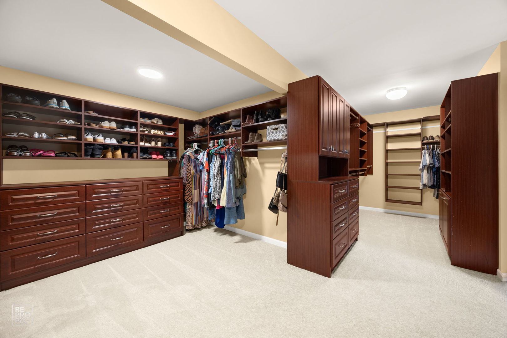 St. Charles, IL 60175