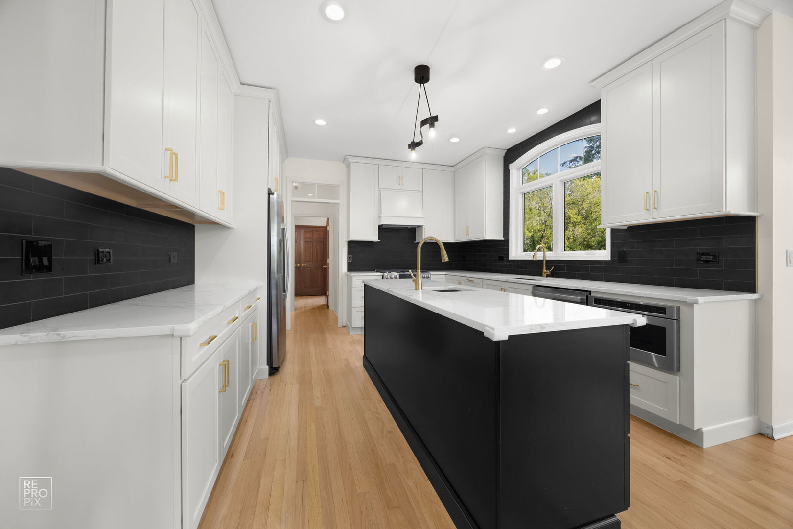 St. Charles, IL 60175