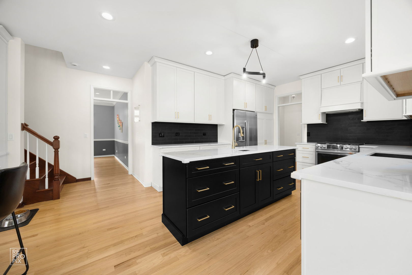 St. Charles, IL 60175