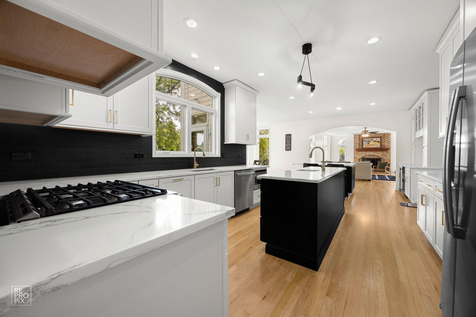 St. Charles, IL 60175