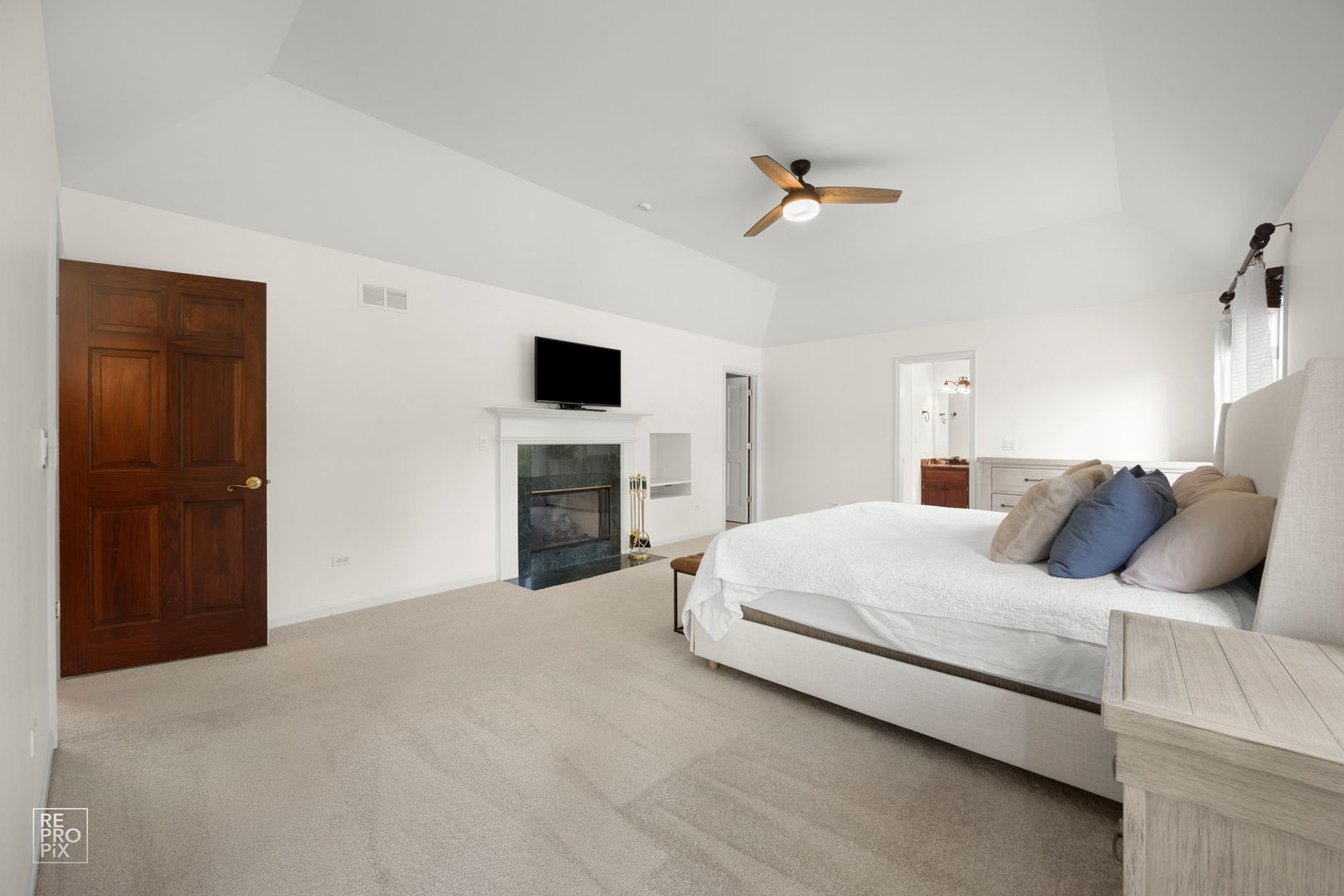 St. Charles, IL 60175