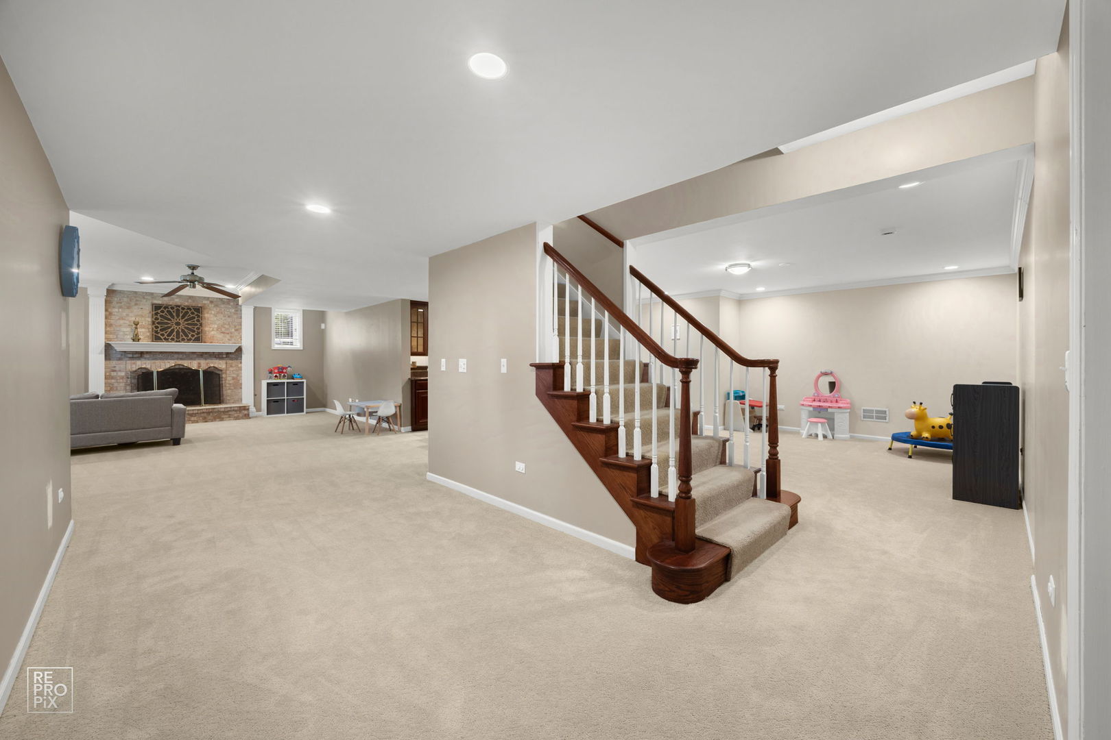 St. Charles, IL 60175