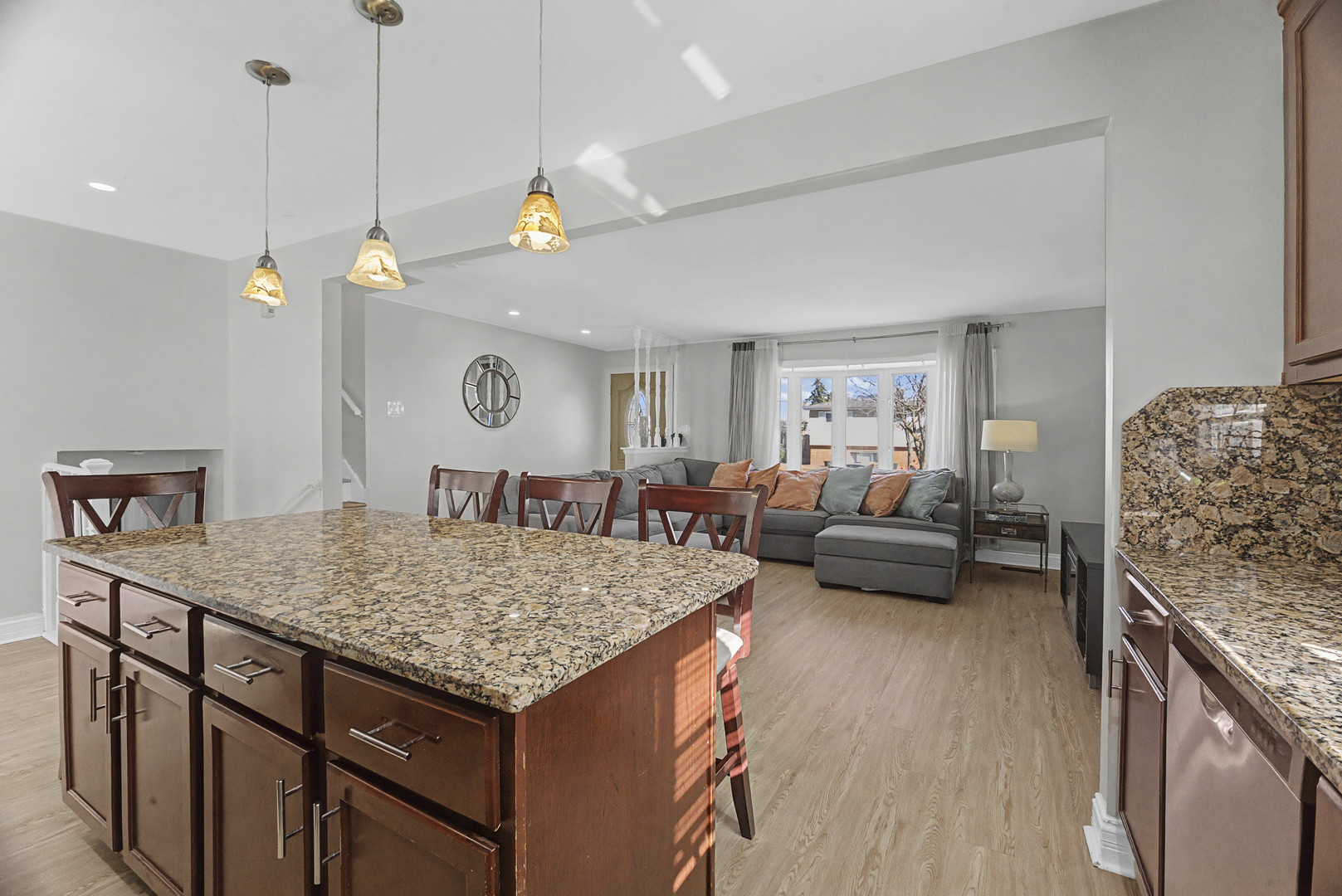 102 S Adeline Avenue, Addison, IL 60101