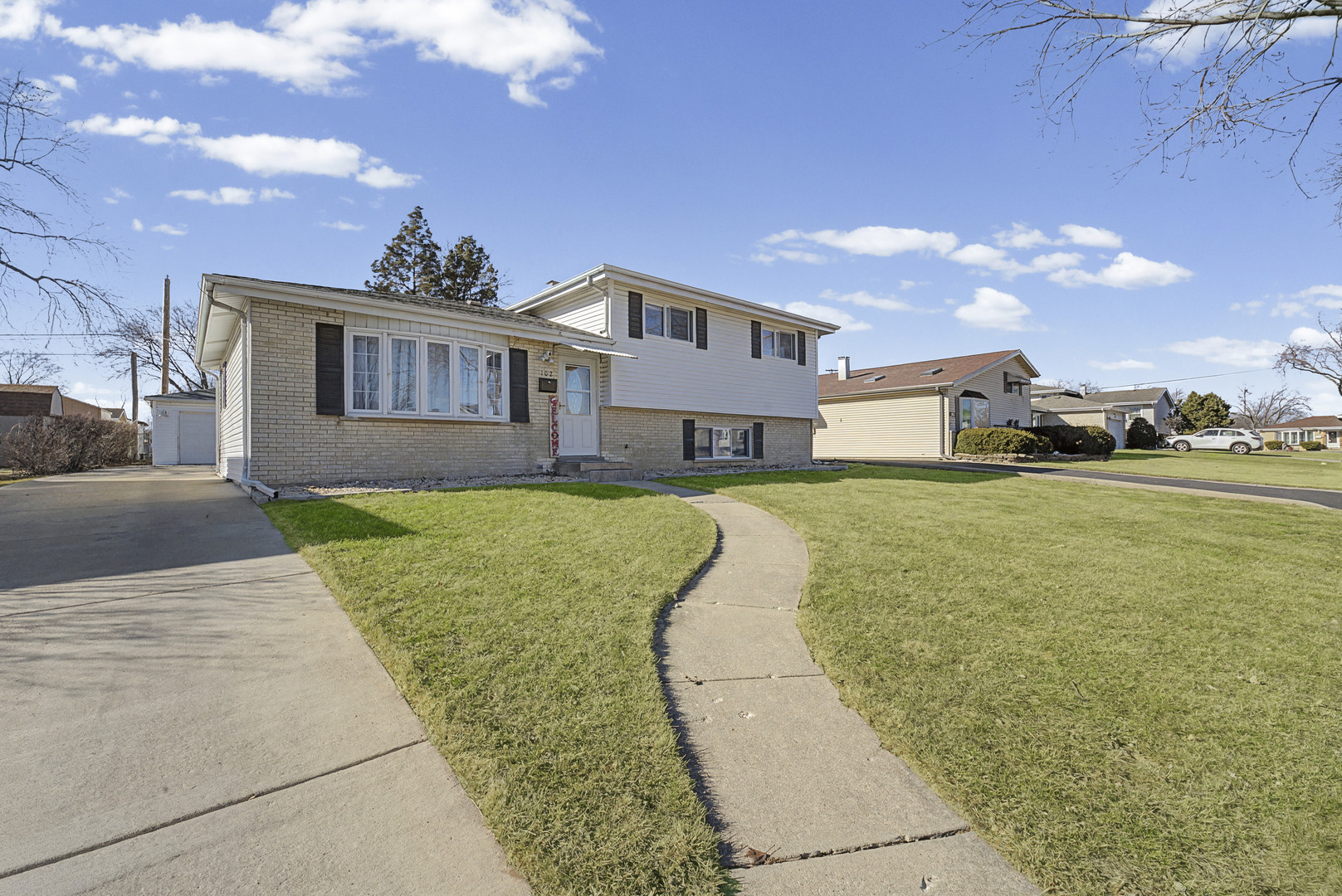 102 S Adeline Avenue, Addison, IL 60101