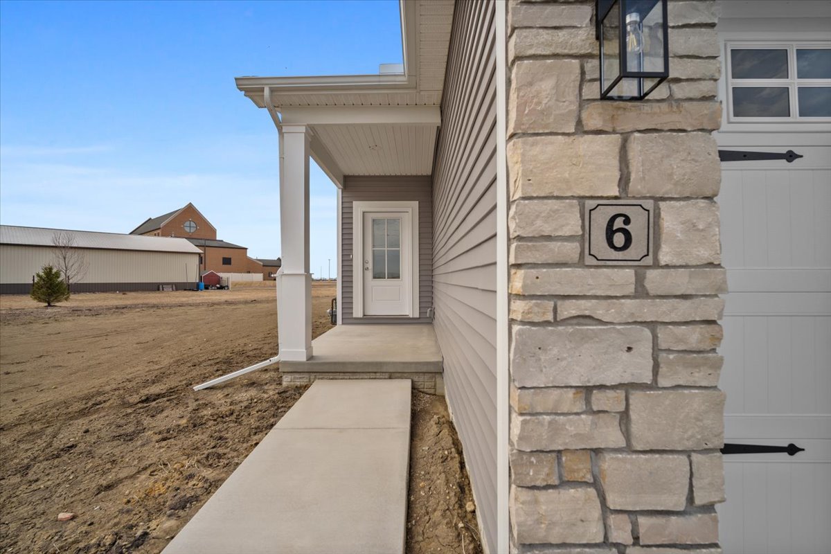 6 Stone Mill Court, Bloomington, IL 61705