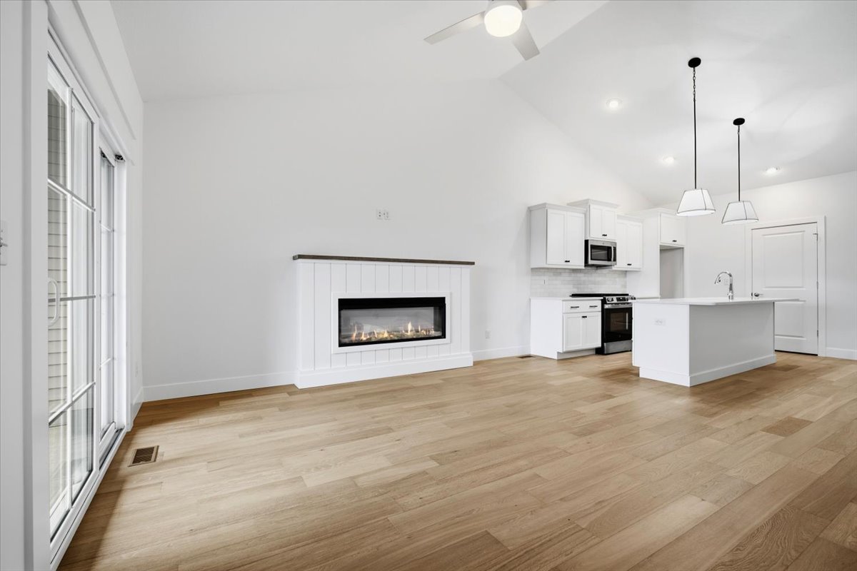 6 Stone Mill Court, Bloomington, IL 61705