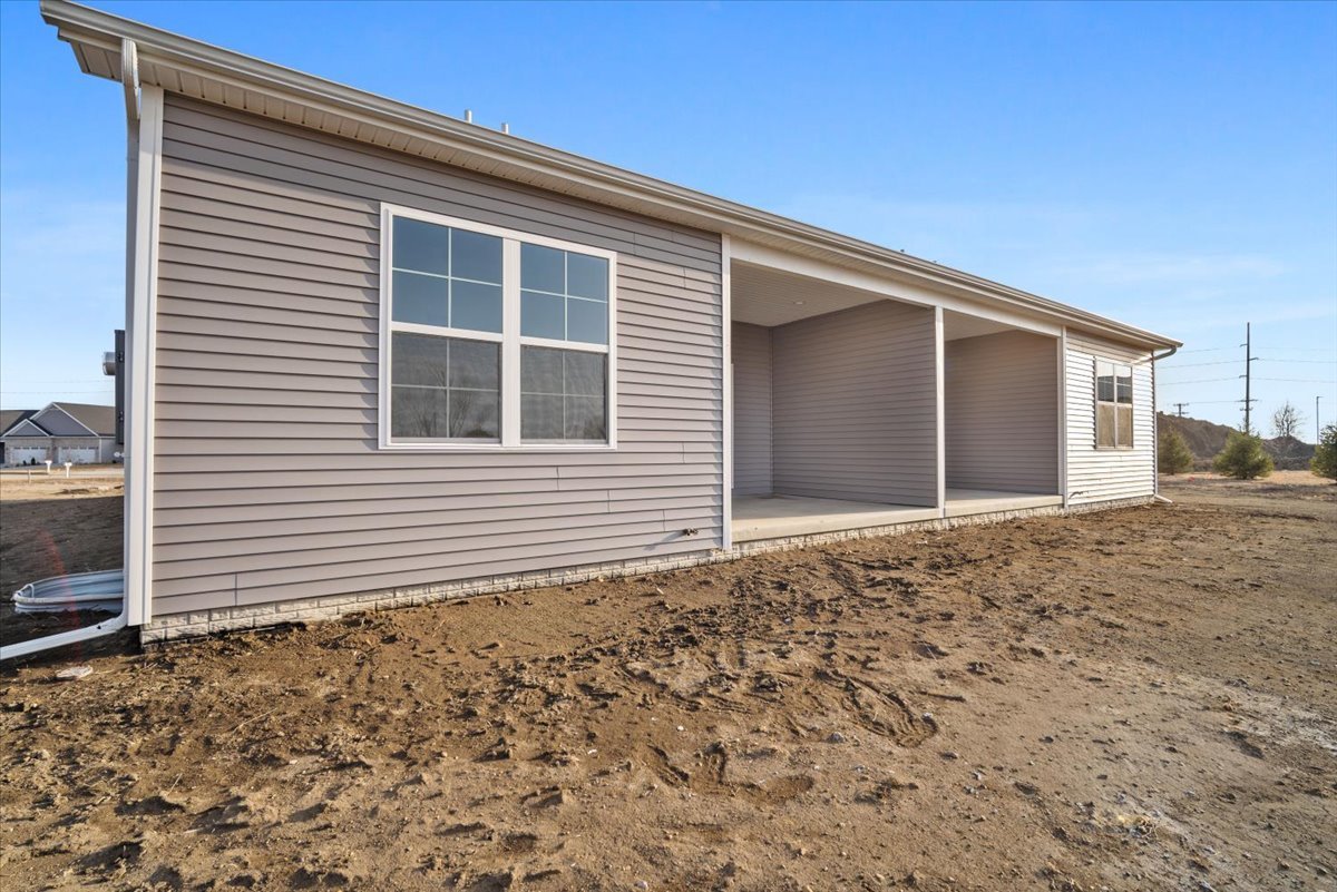 8 Stone Mill Court, Bloomington, IL 61705