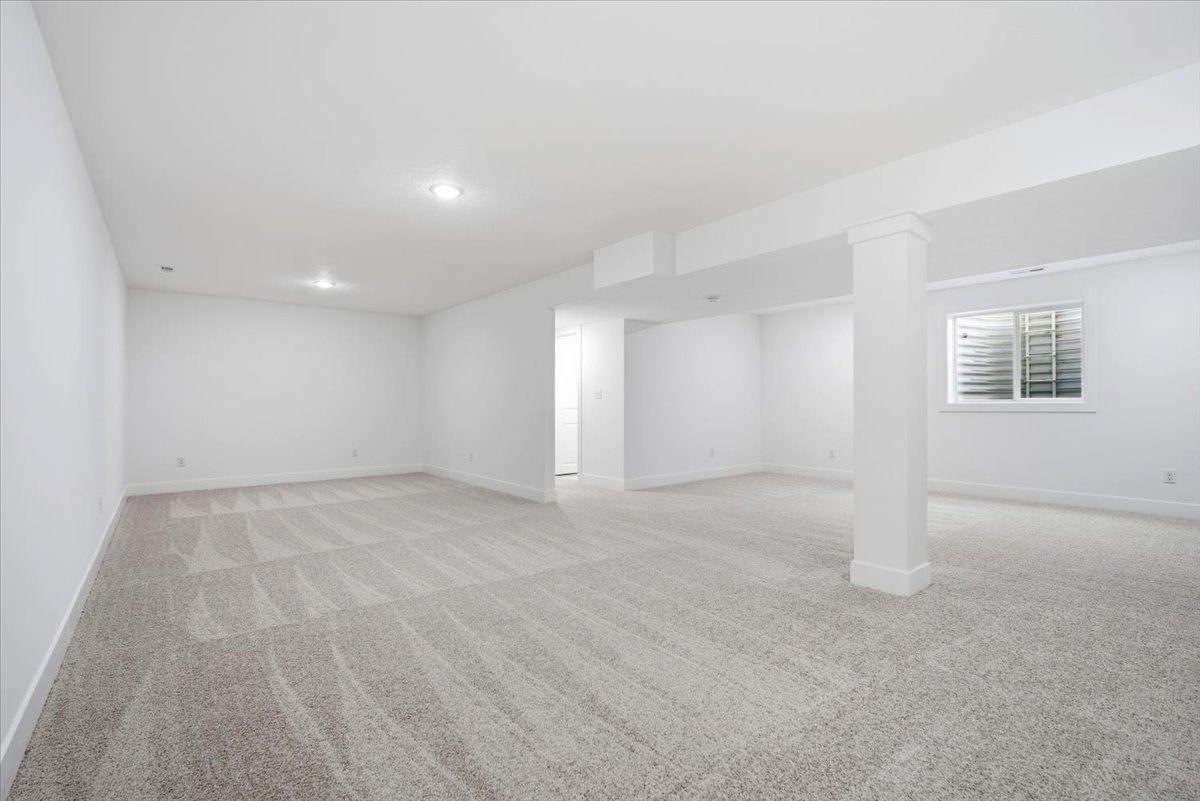 8 Stone Mill Court, Bloomington, IL 61705