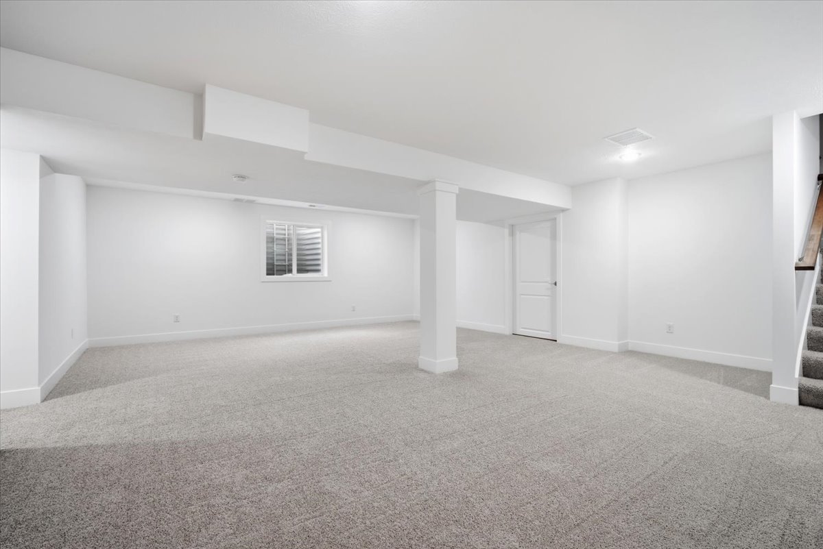 8 Stone Mill Court, Bloomington, IL 61705