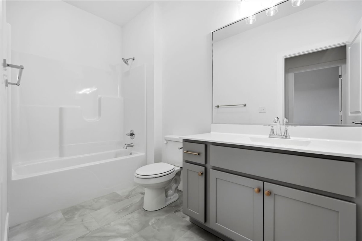 8 Stone Mill Court, Bloomington, IL 61705