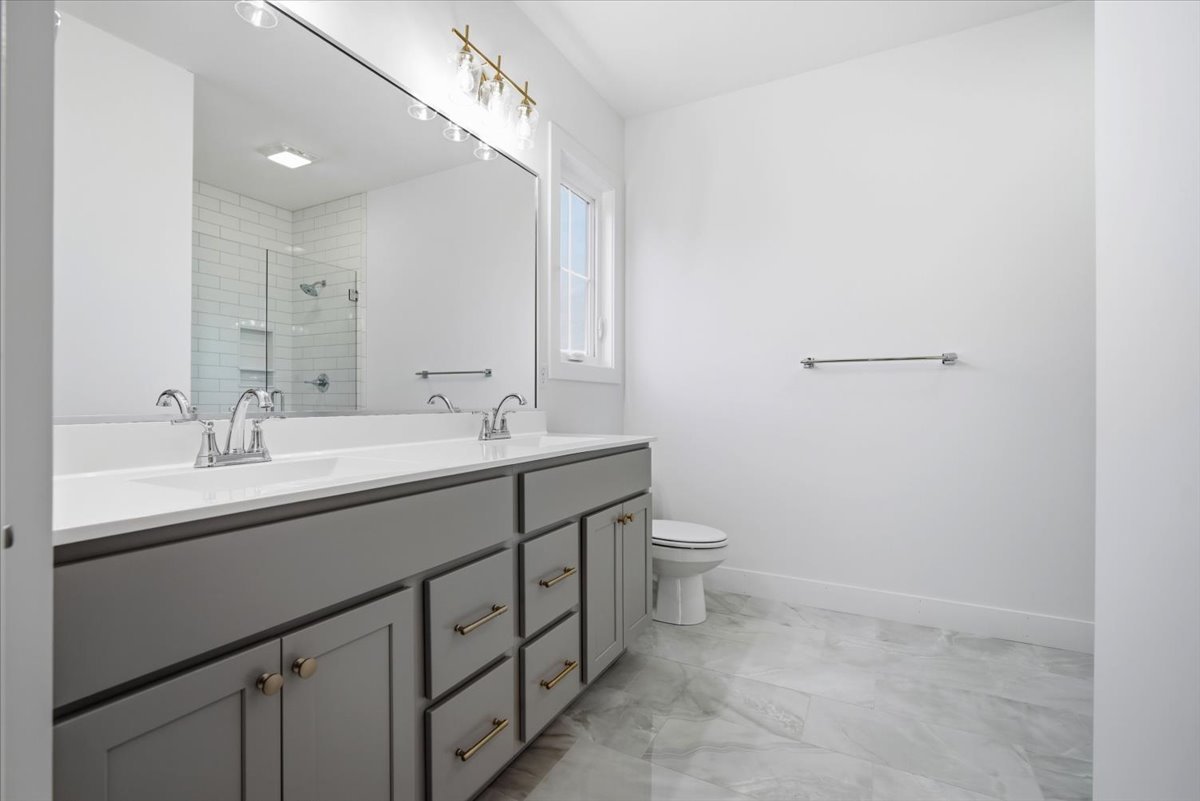 8 Stone Mill Court, Bloomington, IL 61705