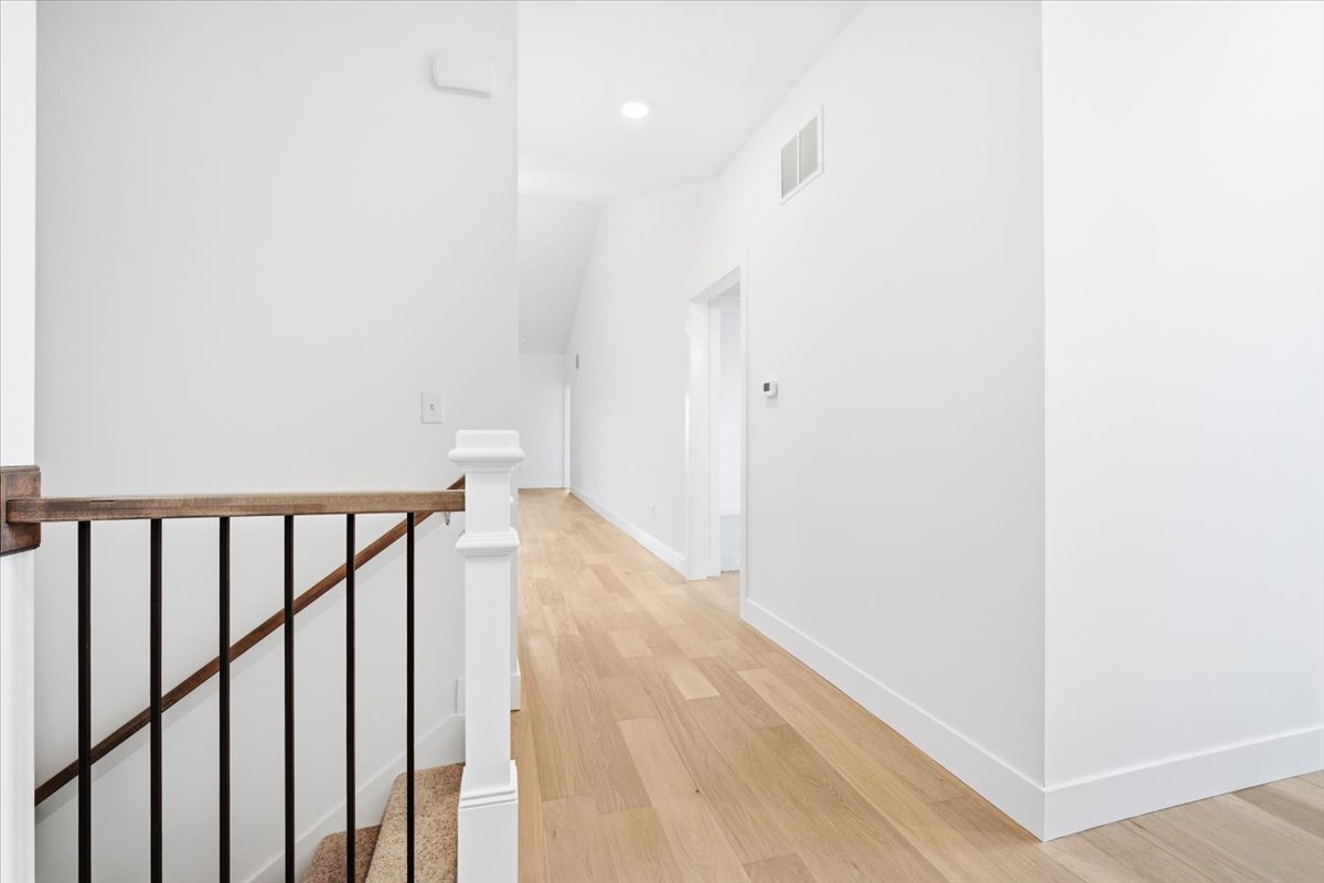 8 Stone Mill Court, Bloomington, IL 61705