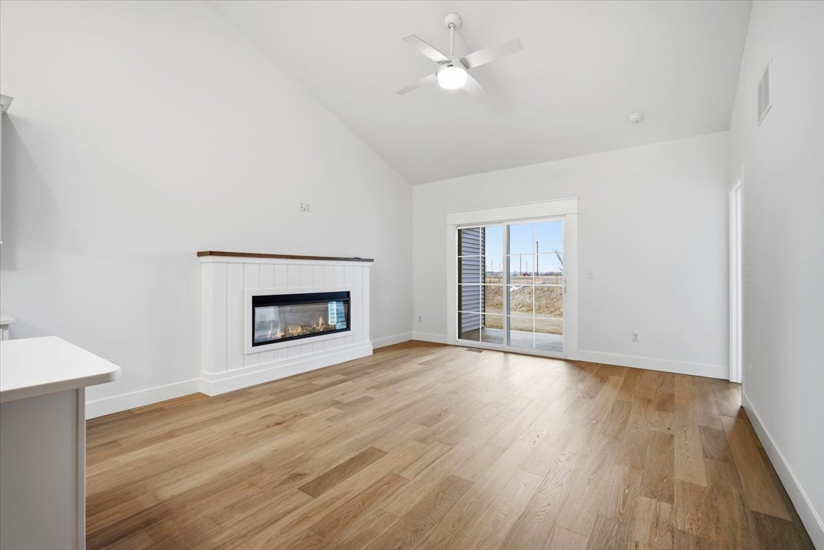 8 Stone Mill Court, Bloomington, IL 61705