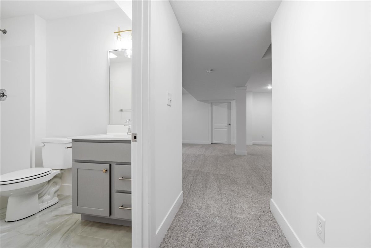 8 Stone Mill Court, Bloomington, IL 61705