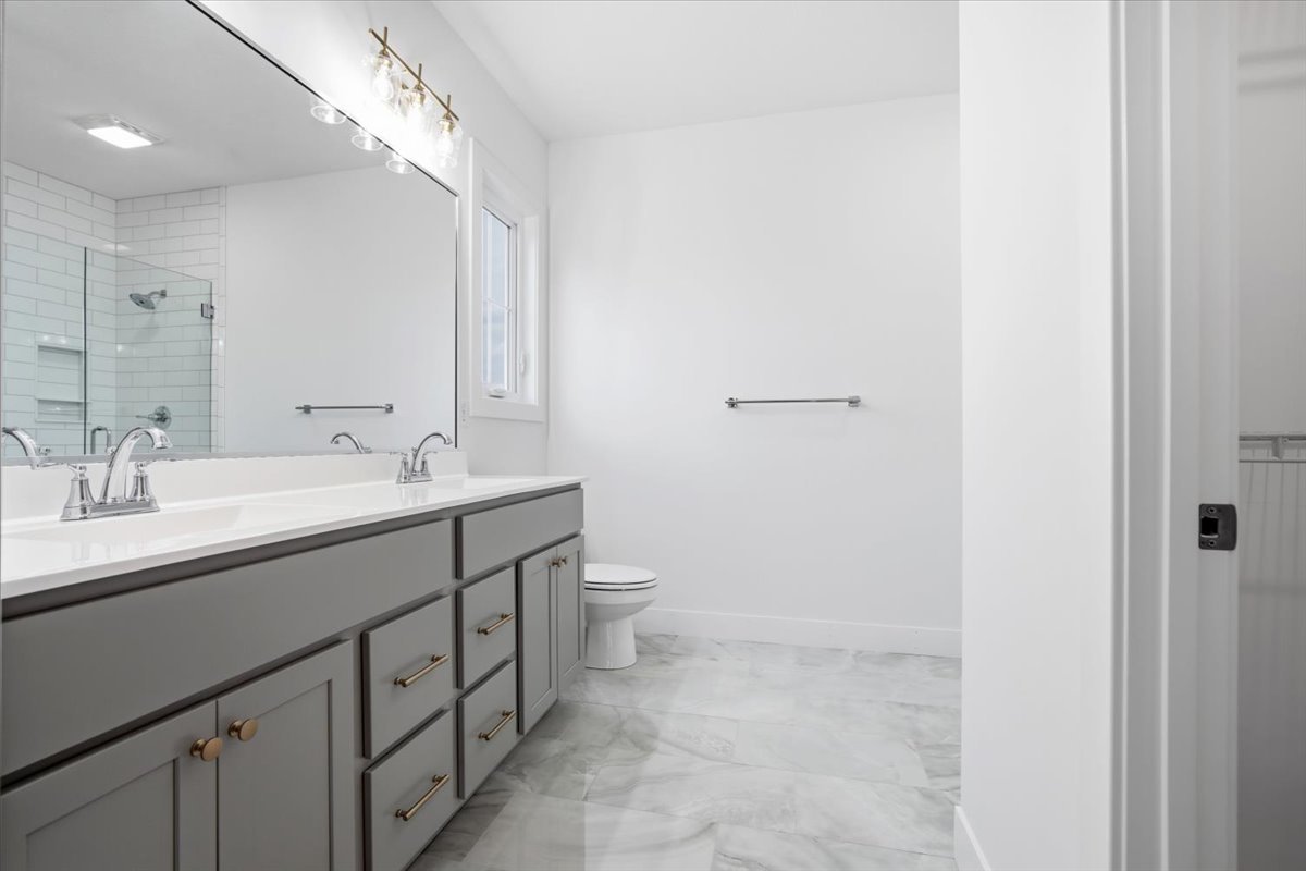 8 Stone Mill Court, Bloomington, IL 61705