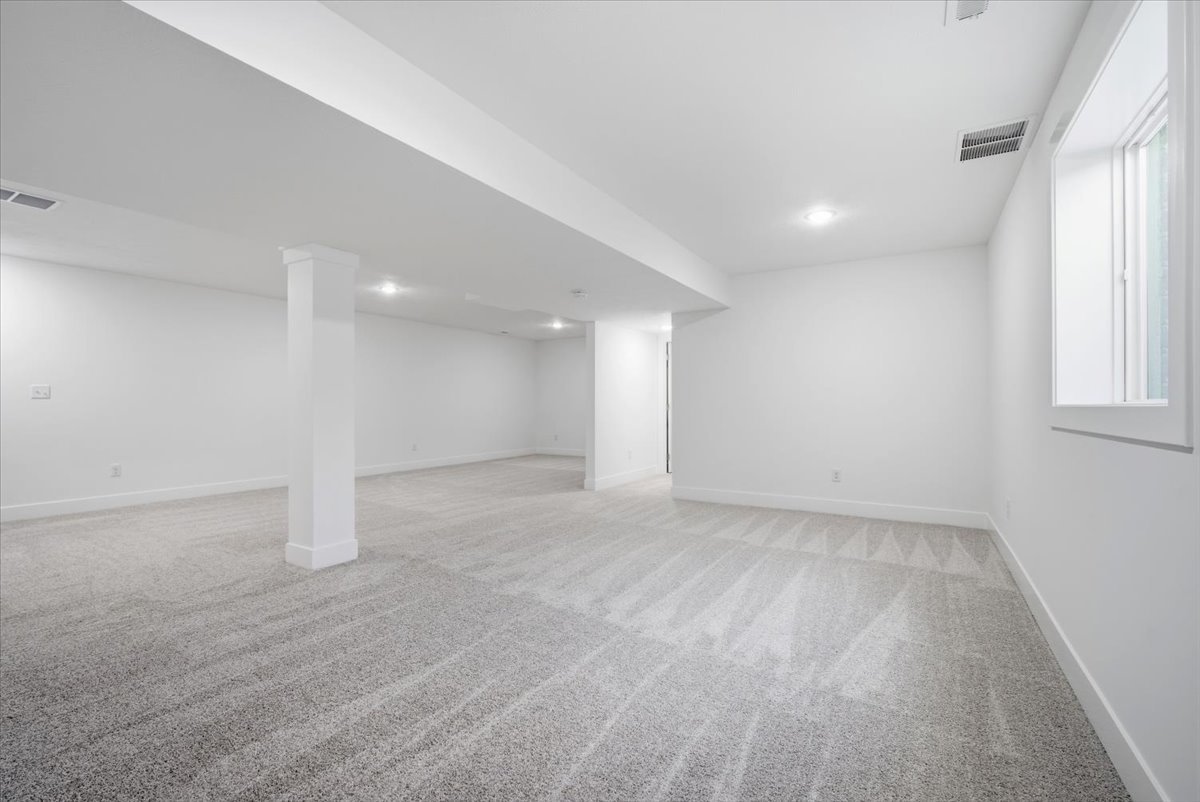 8 Stone Mill Court, Bloomington, IL 61705