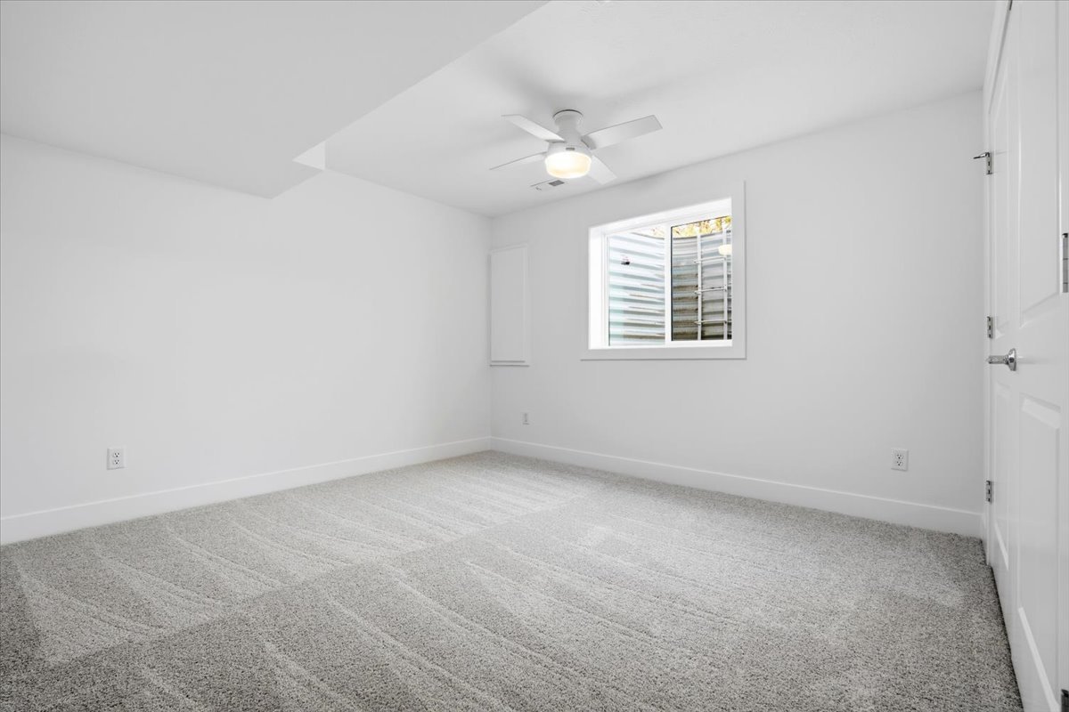 8 Stone Mill Court, Bloomington, IL 61705