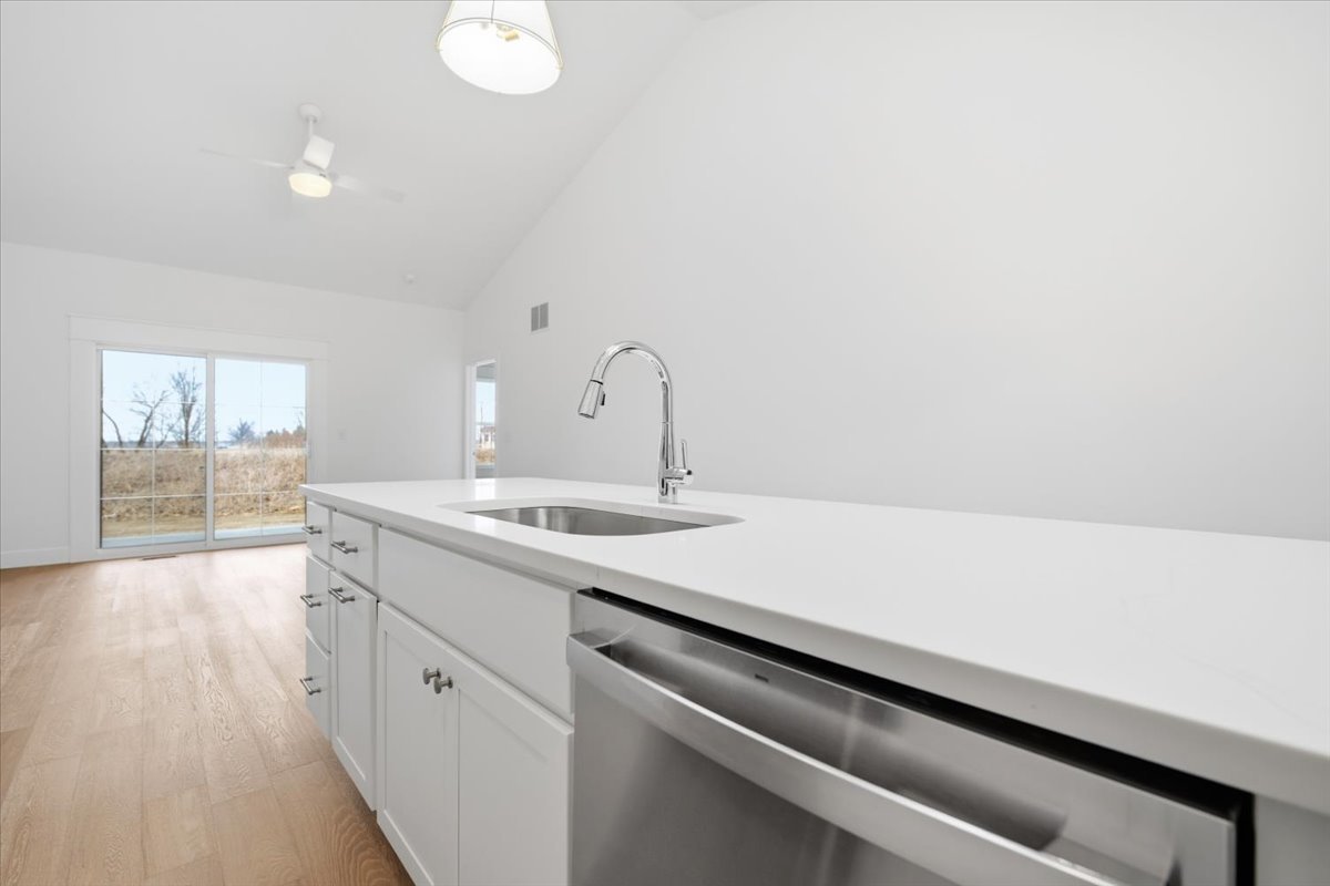 8 Stone Mill Court, Bloomington, IL 61705