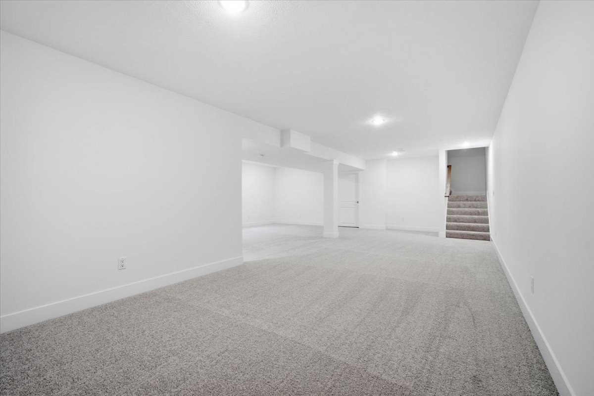 8 Stone Mill Court, Bloomington, IL 61705