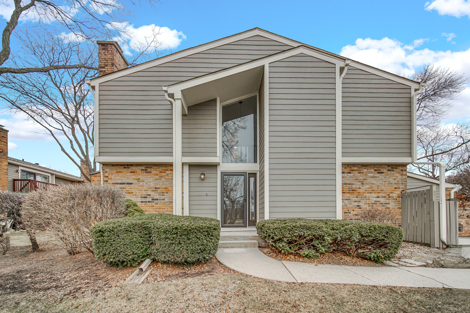 101 W Brighton Place, Mount Prospect, IL 60056