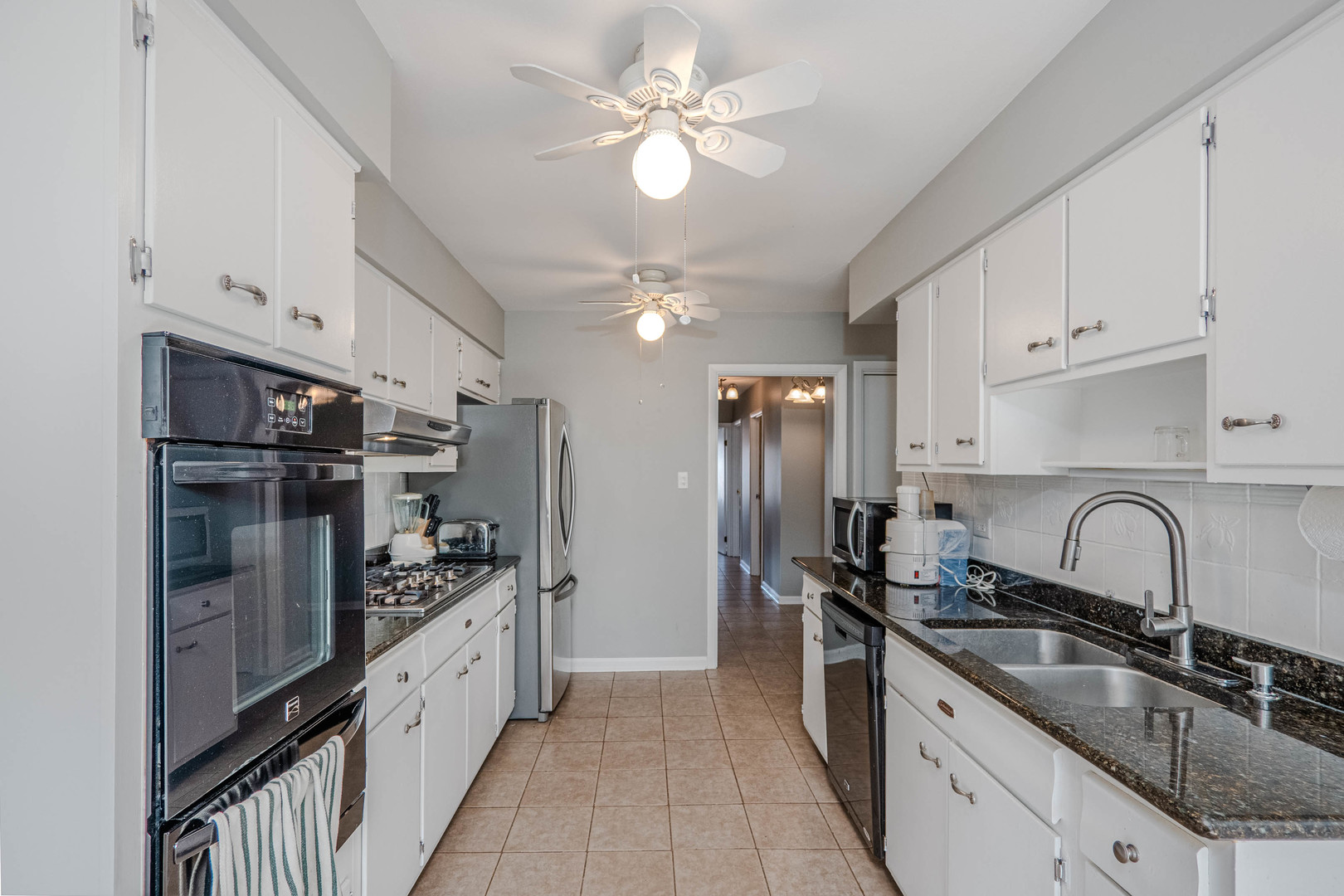 2S164 Beaumont Lane, Lombard, IL 60148