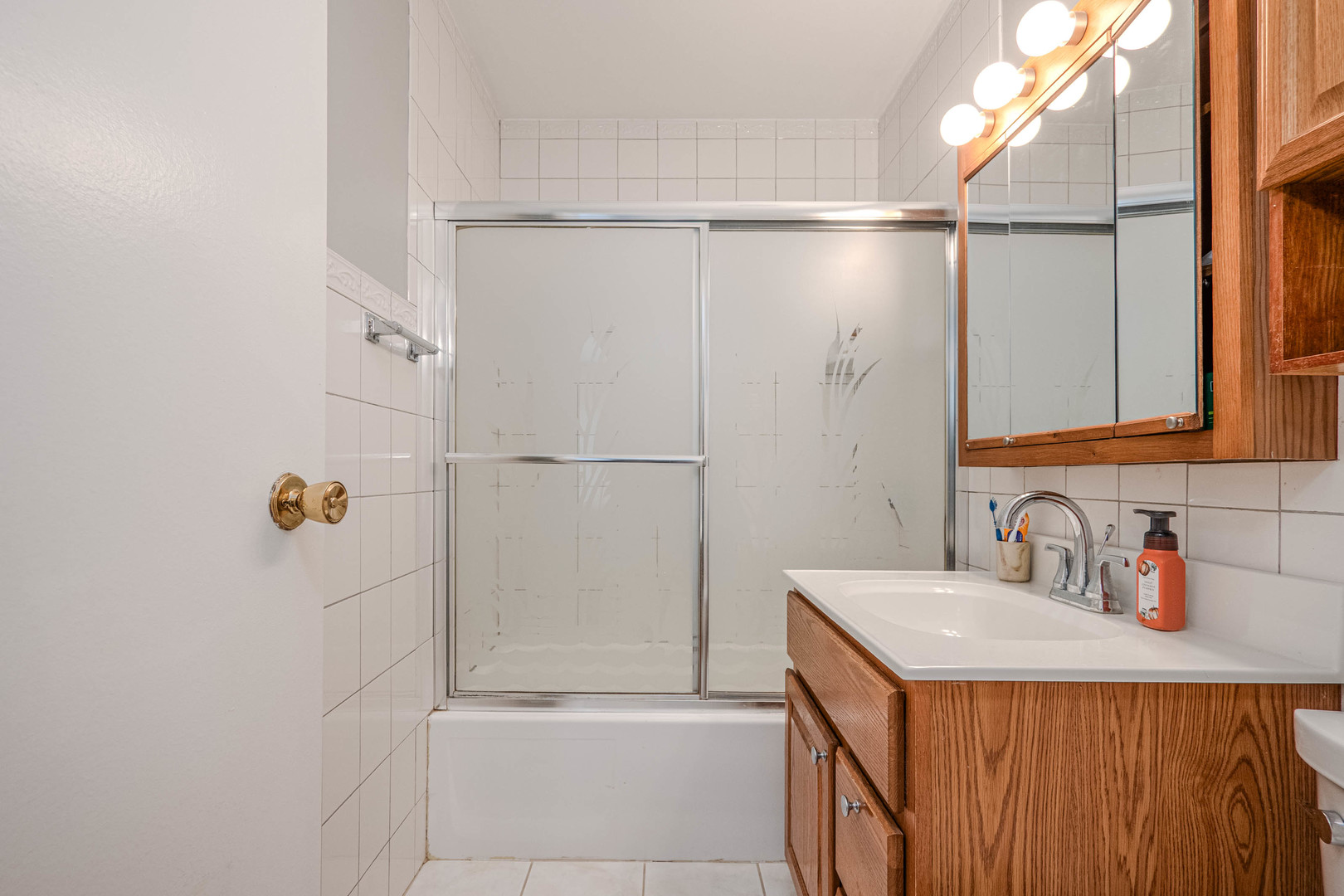 2S164 Beaumont Lane, Lombard, IL 60148