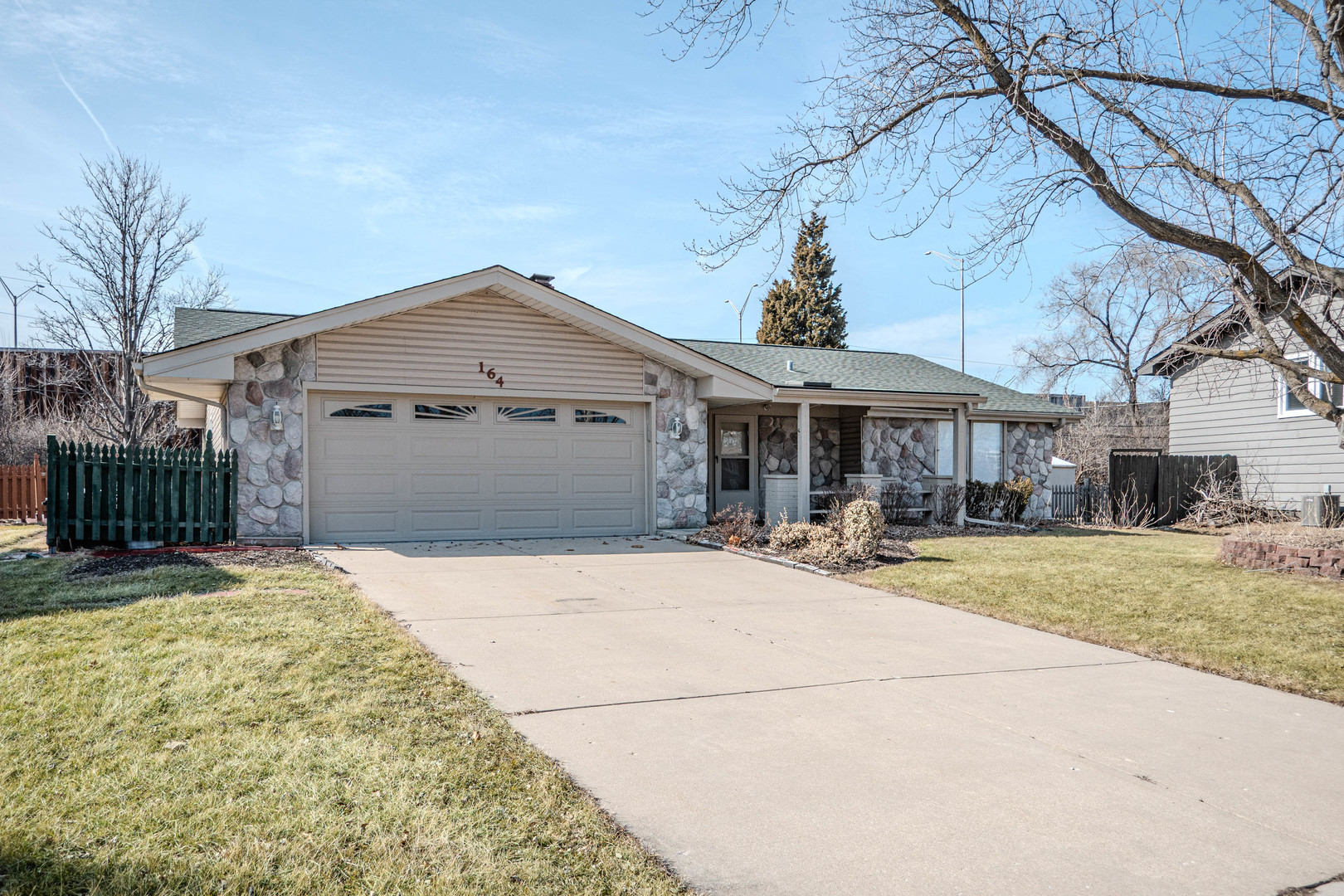 2S164 Beaumont Lane, Lombard, IL 60148
