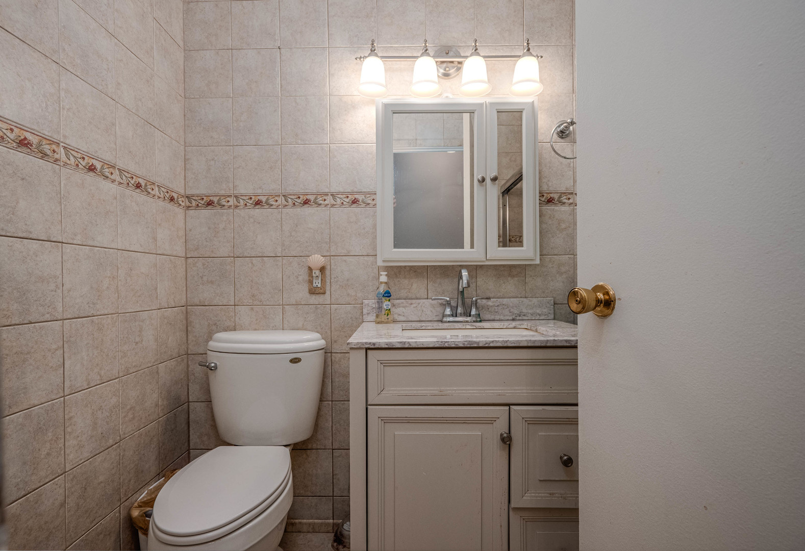 2S164 Beaumont Lane, Lombard, IL 60148